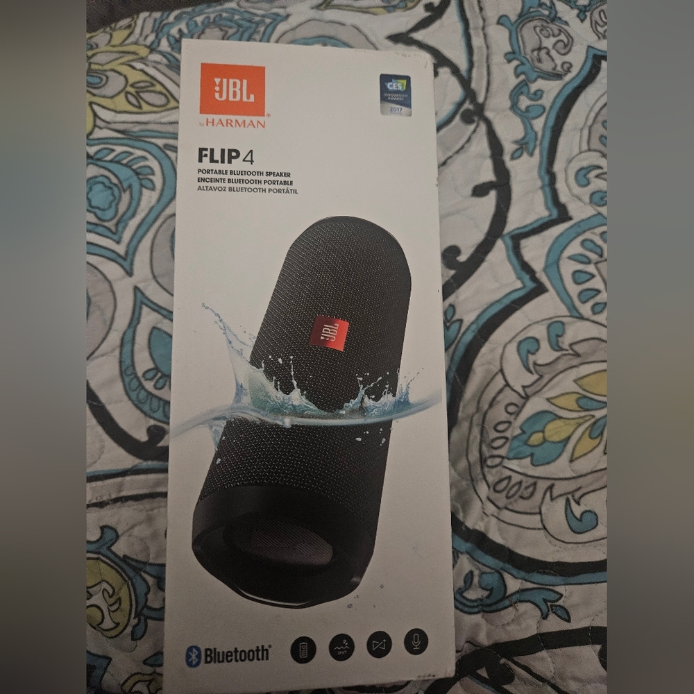 JBL Flip 4 Wireless Speaker - Black